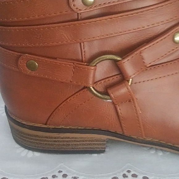 Boots - Picture 5 of 5